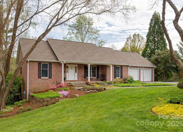 Property at 1420 Patriots Dr, Hendersonville, NC 28739, 3 beds, 2.5 baths