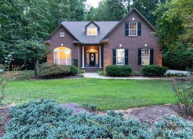 Property at 207 Streamside Pl, Mooresville, NC 28115, 3 beds, 3.5 baths