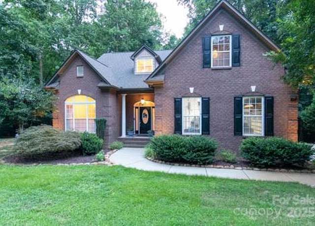 Property at 207 Streamside Pl, Mooresville, NC 28115, 3 beds, 3.5 baths