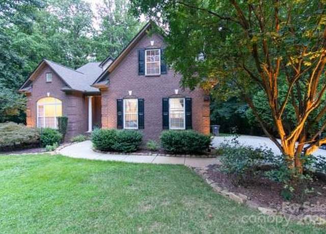 Property at 207 Streamside Pl, Mooresville, NC 28115, 3 beds, 3.5 baths