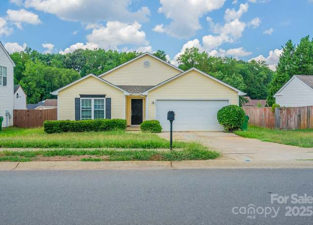 Property at 8607 Tweedsmuir Glen Ln, Charlotte, NC 28215, 3 beds, 2 baths
