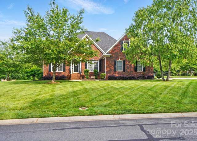 Property at 3011 Patrick Place Cir, Clover, SC 29710, 4 beds, 2.5 baths