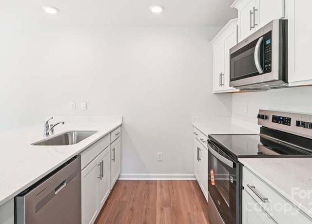 Property at 2901 Penninger Cir, Charlotte, NC 28262, 4 beds, 2.5 baths