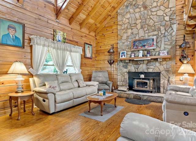 Property at 100 Goose Creek Rd, Marion, NC 28752, 3 beds, 2 baths