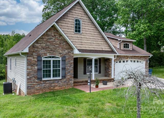 Property at 1263 Waterford Dr, Hickory, NC 28602, 3 beds, 2.5 baths