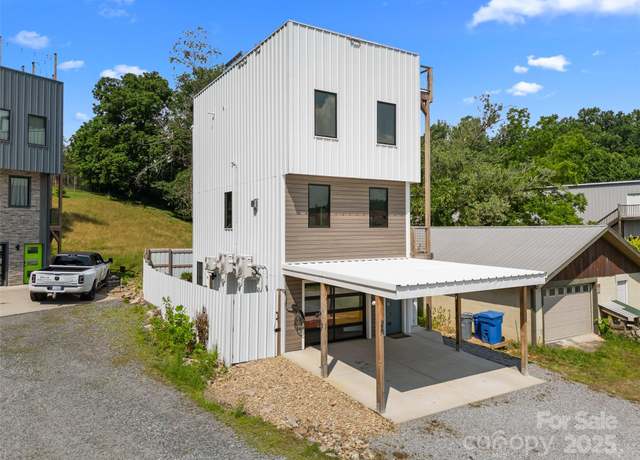 Property at 26 Carrick Ln, Brevard, NC 28712, 3 beds, 2.5 baths
