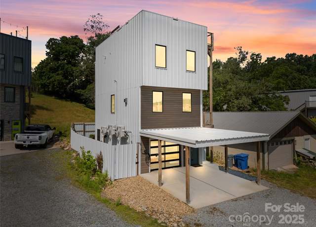 Property at 26 Carrick Ln, Brevard, NC 28712, 3 beds, 2.5 baths