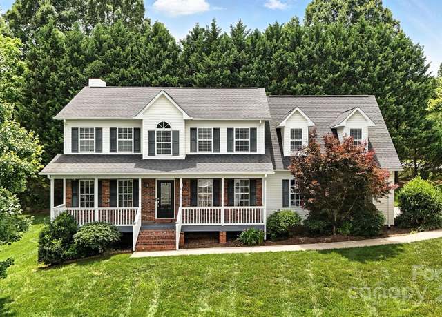 Property at 2367 24th Street Ln NE, Hickory, NC 28601, 4 beds, 2.5 baths