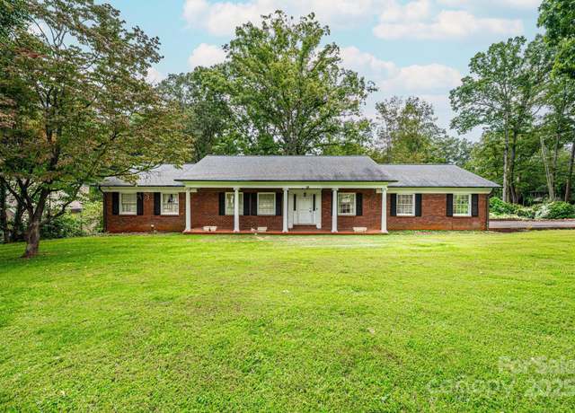 Property at 960 16th Avenue Pl NW, Hickory, NC 28601, 3 beds, 3 baths