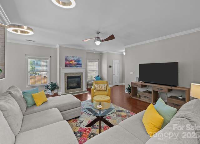 Property at 9915 Rocky Ford Club Rd, Charlotte, NC 28269, 3 beds, 2 baths