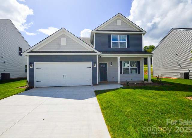 Property at 139 Woodvale Dr, Waynesville, NC 28786, 4 beds, 3.5 baths