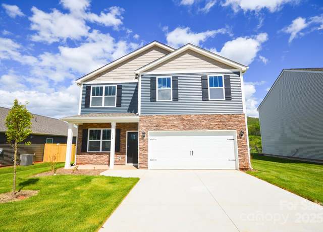 Property at 134 Woodvale Dr, Waynesville, NC 28786, 4 beds, 2.5 baths
