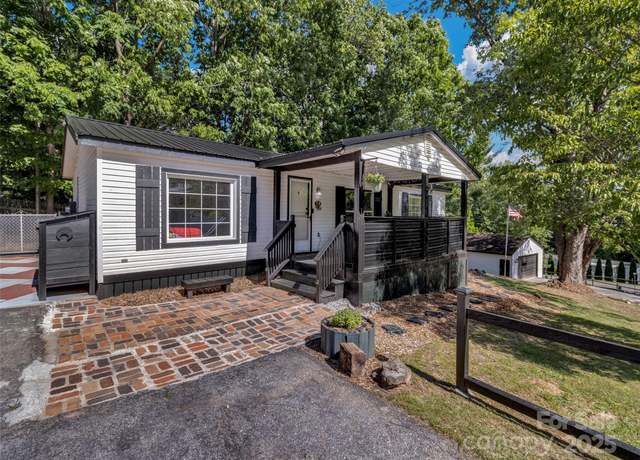 Property at 3 Concord Knoll Ln, Asheville, NC 28803, 3 beds, 2 baths