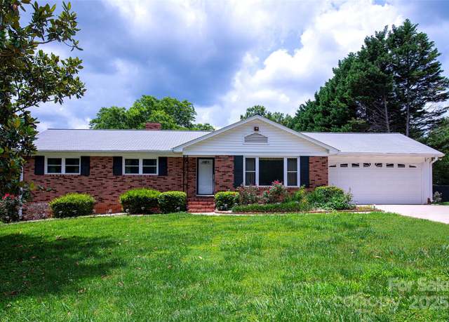 Property at 1216 Manchester Ln, Charlotte, NC 28227, 3 beds, 2 baths