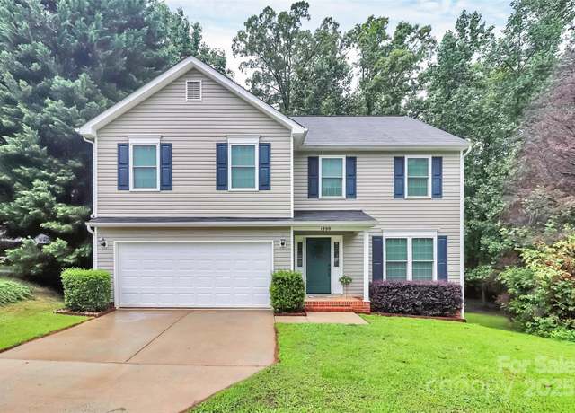 Property at 1300 Dunmore Ct, Clover, SC 29710, 4 beds, 2.5 baths