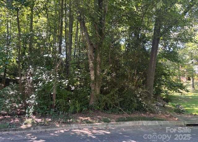 Property at 1530 9th Street Ln NW, Hickory, NC 28601