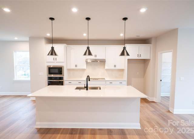 Property at 7928 Cedarsmith Ct, Charlotte, NC 28217, 4 beds, 3.5 baths