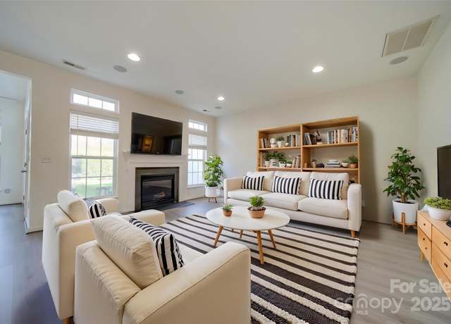 Property at 11628 Eastwind Dr, Charlotte, NC 28273, 3 beds, 2.5 baths