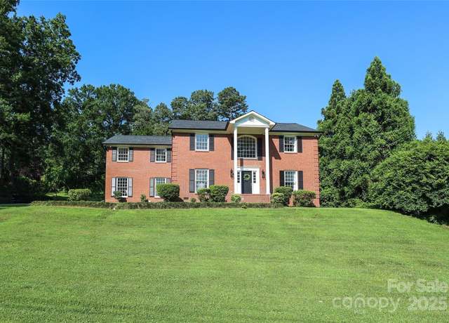 Property at 1928 Providence Rd, Charlotte, NC 28211, 5 beds, 3 baths