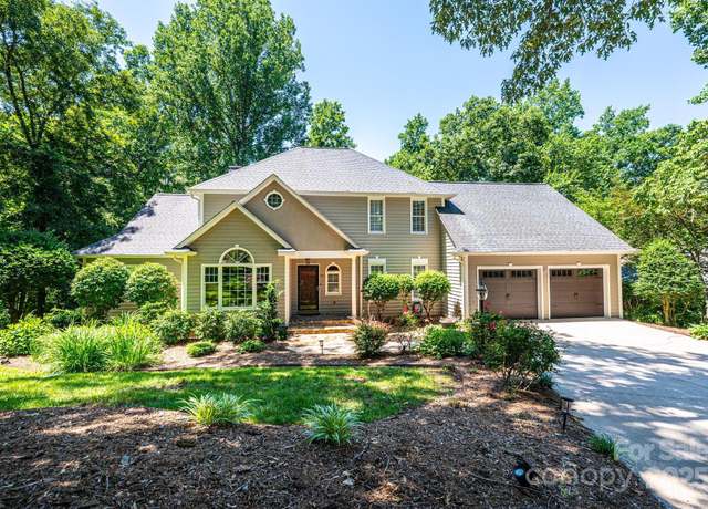 Property at 841 16th Avenue Ln NW, Hickory, NC 28601, 5 beds, 4.5 baths