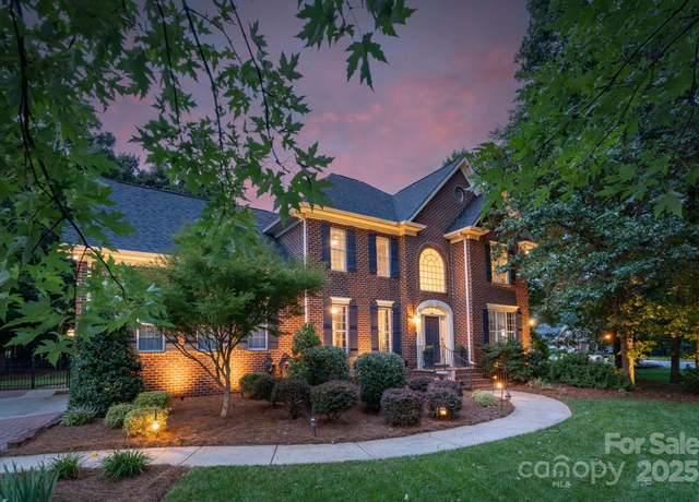 Property at 2121 Flagstick Dr, Matthews, NC 28104, 4 beds, 2.5 baths