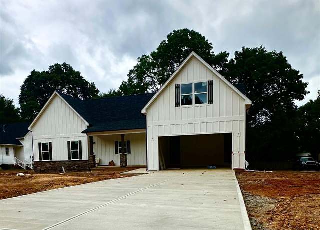 Property at 1678 Sharon Ln #12, Lancaster, SC 29720, 4 beds, 3 baths