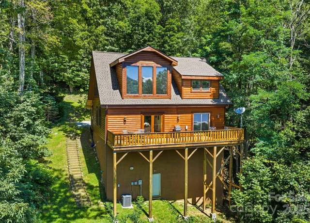 Property at 809 Thorncliff Dr, Seven Devils, NC 29604, 3 beds, 2.5 baths