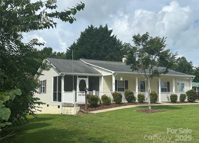 Property at 617 Reservoir Rd, Marion, NC 28752, 3 beds, 2 baths
