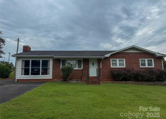 Property at 218 Starview Ln, Dallas, NC 28034, 3 beds, 1.5 baths