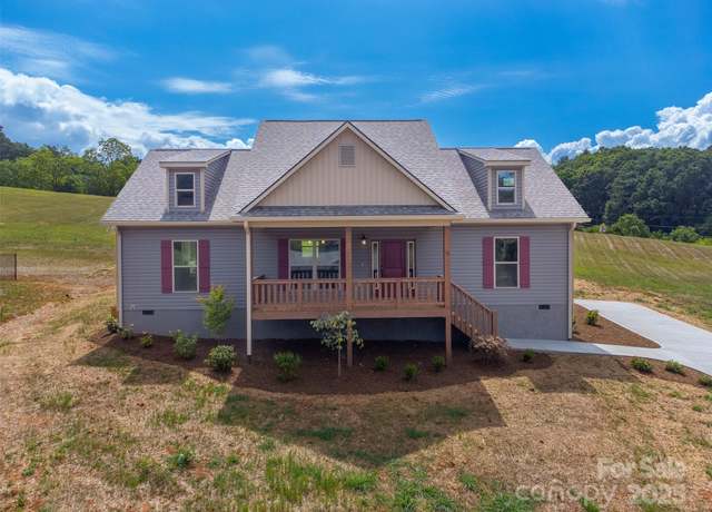 Property at 34 Kingston St, Franklin, NC 28734, 3 beds, 2 baths