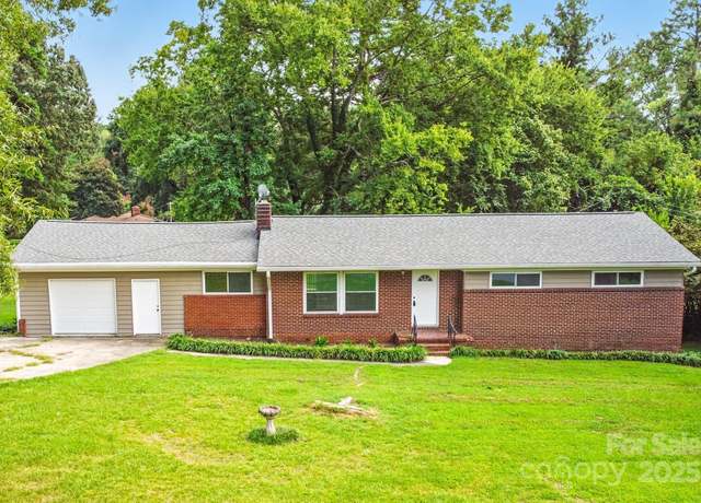 Property at 215 Mellwood Dr, Charlotte, NC 28214, 3 beds, 2 baths