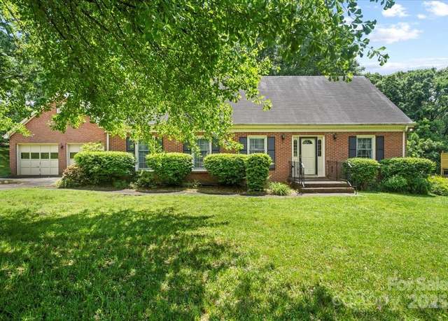Property at 8017 Prince George Rd, Charlotte, NC 28210, 4 beds, 2.5 baths