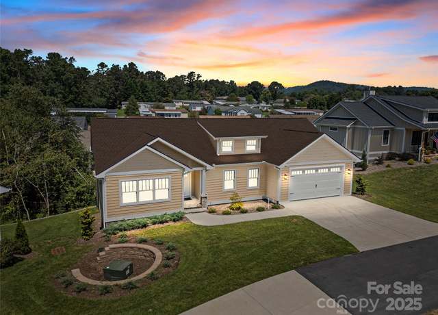 Property at 54 Olde Oak Ln, Hendersonville, NC 28792, 3 beds, 2 baths