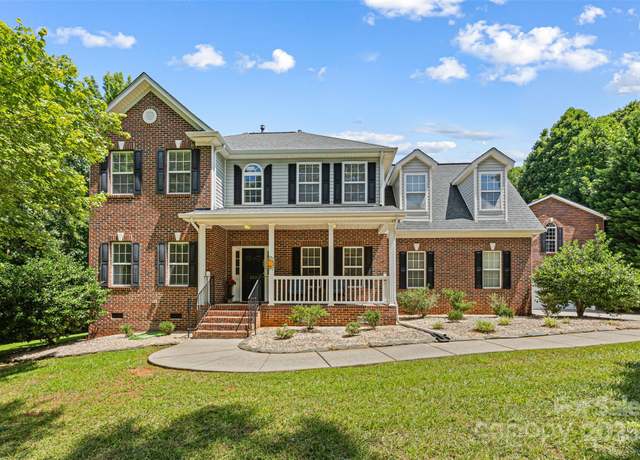 Property at 220 Glenville Dr, Fort Mill, SC 29715, 5 beds, 2.5 baths