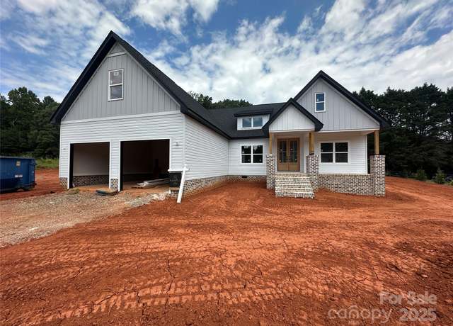 Property at 2988 Quail Dr, Newton, NC 28658, 3 beds, 2.5 baths
