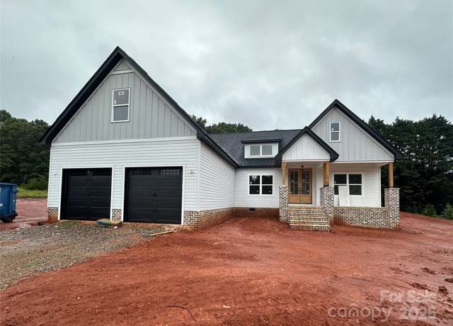 Property at 2988 Quail Dr, Newton, NC 28658, 3 beds, 2.5 baths