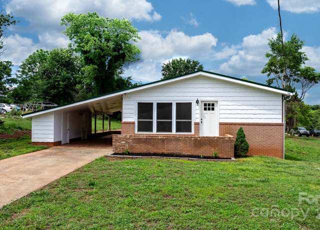 Property at 303 Ramsey St, Morganton, NC 28655, 3 beds, 2 baths
