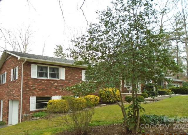 Property at 3236 Debbie Dr, Hendersonville, NC 28791, 3 beds, 2.5 baths