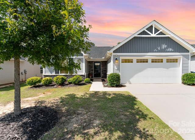 Property at 4227 Mackinnon Dr, Charlotte, NC 28214, 3 beds, 2 baths
