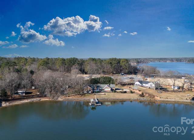 Property at 3474 Lake Wylie Dr, Rock Hill, SC 29732, 4 beds, 4 baths