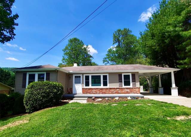 Property at 123 Longview Dr, Hendersonville, NC 28791, 2 beds, 1 bath