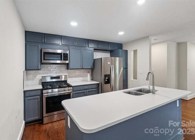 Property at 4906 Charleston Dr, Charlotte, NC 28212, 2 beds, 2 baths