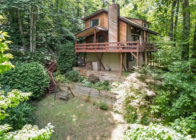 Property at 1672 Summit Dr, Maggie Valley, NC 28751, 2 beds, 3 baths