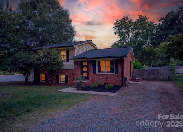 Property at 827 Brookwood Dr, Mooresville, NC 28115, 3 beds, 1 bath