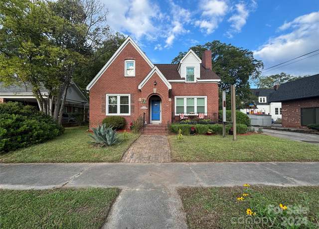 Property at 109 N York St, Lancaster, SC 29720, 4 beds, 2 baths
