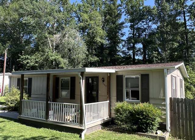Property at 150 Piney Ridge Dr, Hendersonville, NC 28791, 3 beds, 1 bath