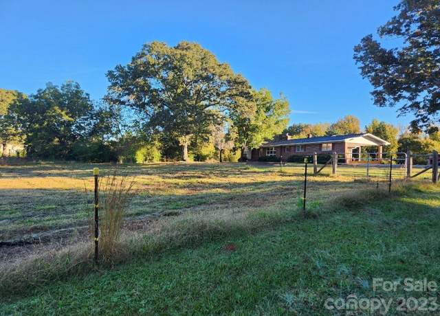 Property at 2632 Charlotte Hwy, Lancaster, SC 29720, 4 beds, 1.5 baths