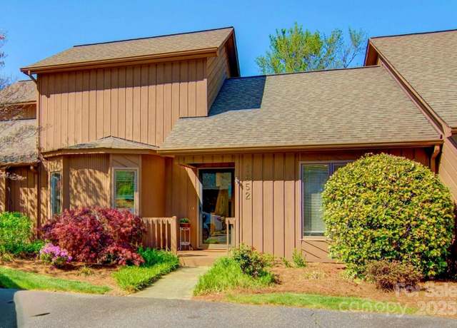 Property at 1652 12th St NE, Hickory, NC 28601, 2 beds, 2 baths