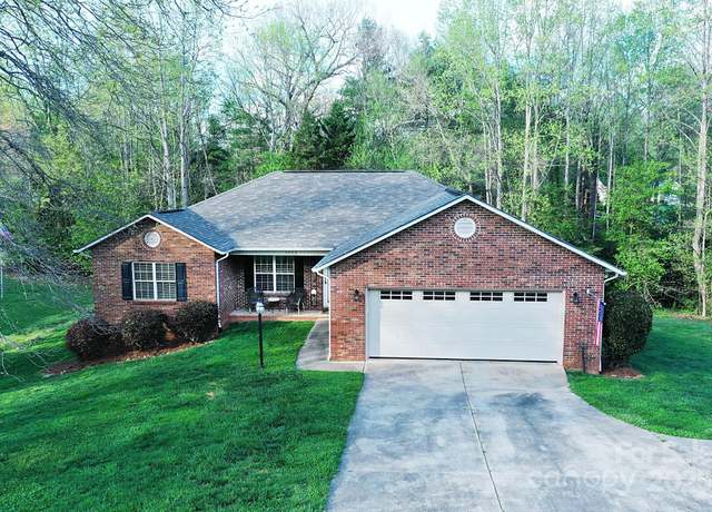 Property at 1353 33rd Avenue Dr NE, Hickory, NC 28601, 3 beds, 2 baths