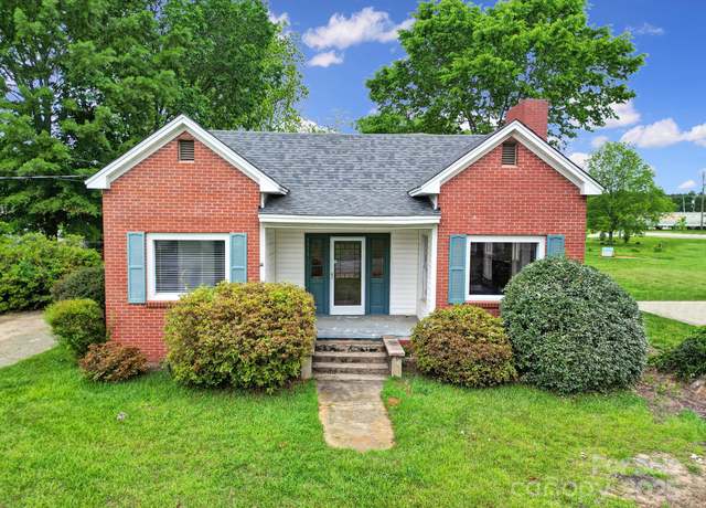 Property at 5573 Main St, Fort Lawn, SC 29714, 3 beds, 1 bath